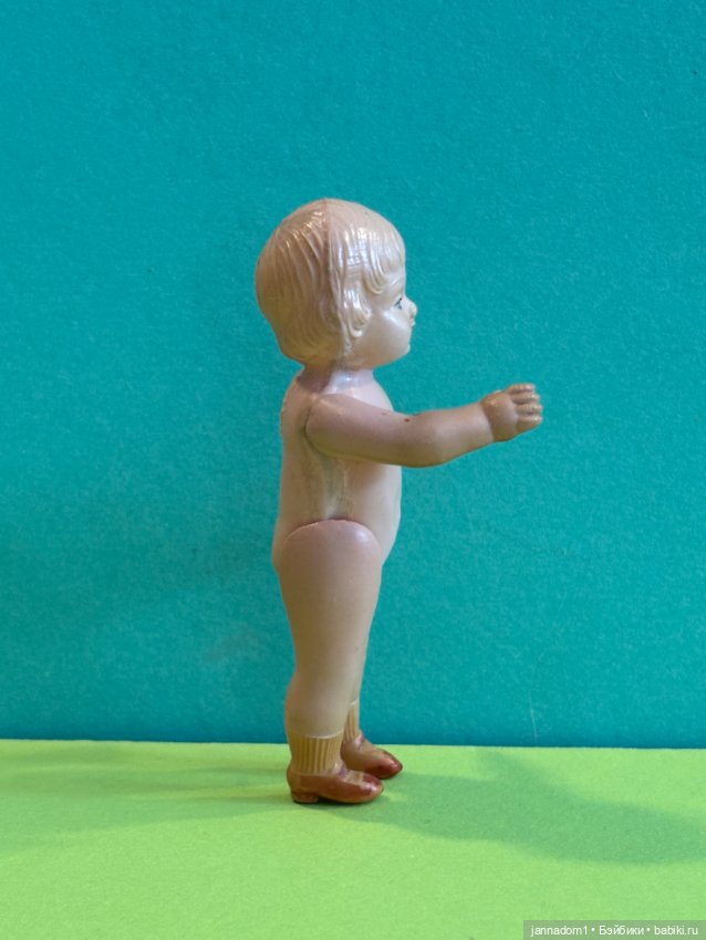 Целлулоидная куколка Minerva в красном платье, высота 9 см (фото 2)