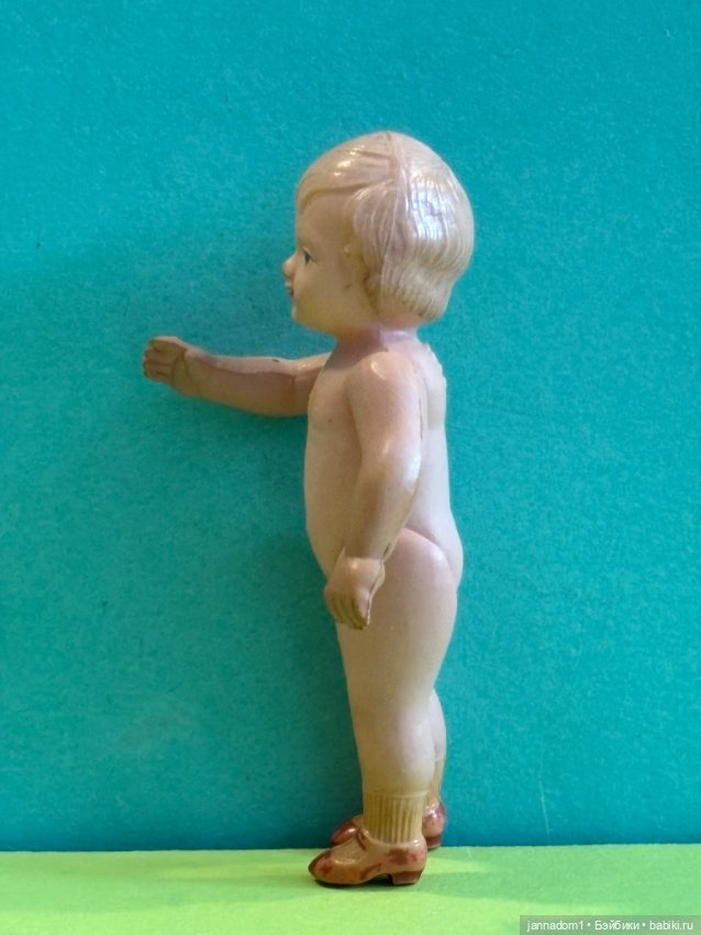 Целлулоидная куколка Minerva в красном платье, высота 9 см (фото 4)