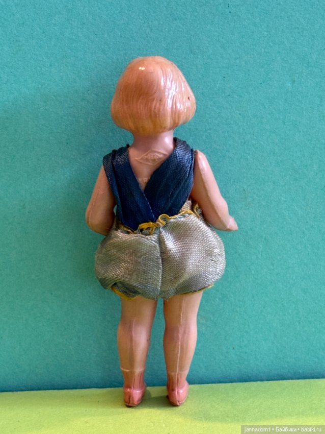 Редкая целлулоидная куколка Schildkrot, родной аутфит, высота 8 см (фото 3)