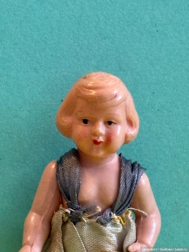 Редкая целлулоидная куколка Schildkrot, родной аутфит, высота 8 см (фото 2)