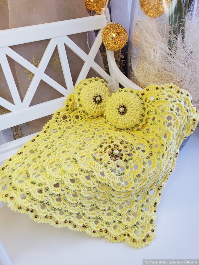 Ажурный плед с подушками — Текстиль для кукольного интерьера (фото 5)