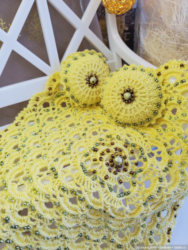 Ажурный плед с подушками — Текстиль для кукольного интерьера (фото 6)
