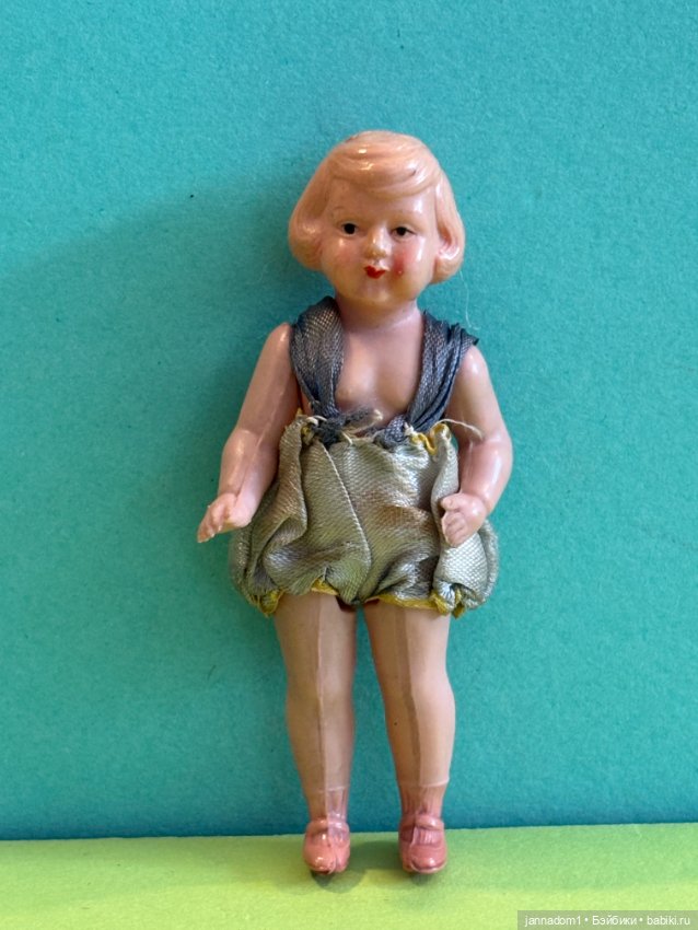 Редкая целлулоидная куколка Schildkrot, родной аутфит, высота 8 см (фото 6)