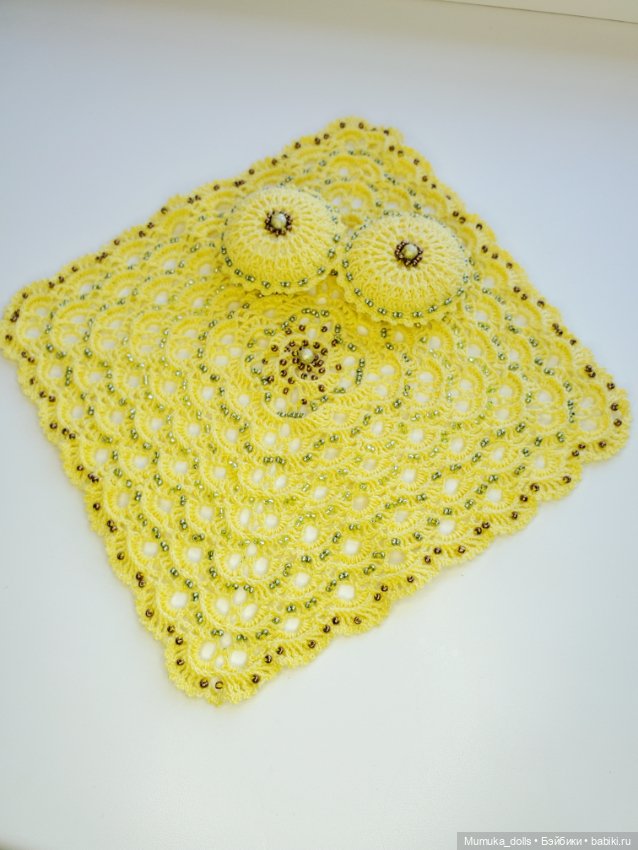 Ажурный плед с подушками — Текстиль для кукольного интерьера (фото 3)