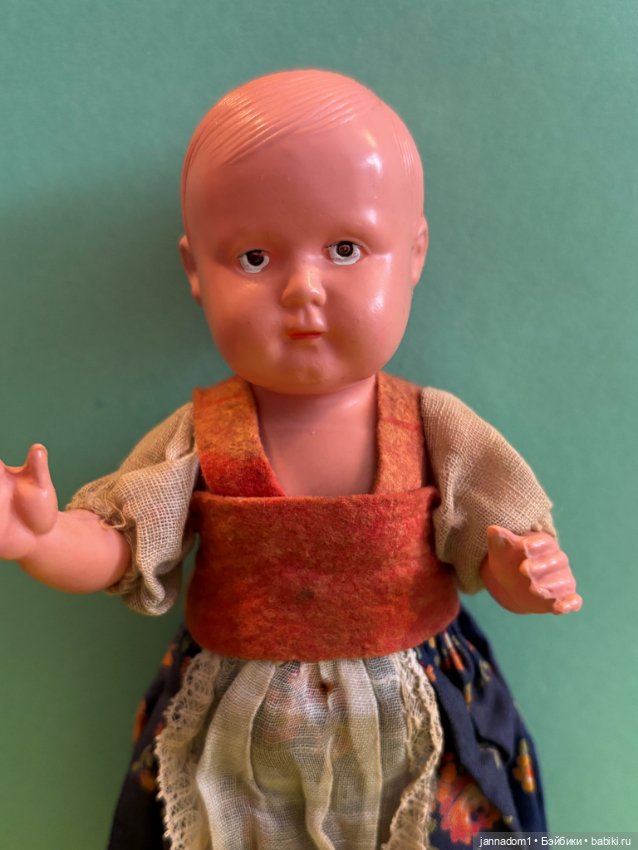 Целлулоидная японская куколка Royal с рельефными волосами, высота 20 см (фото 2)