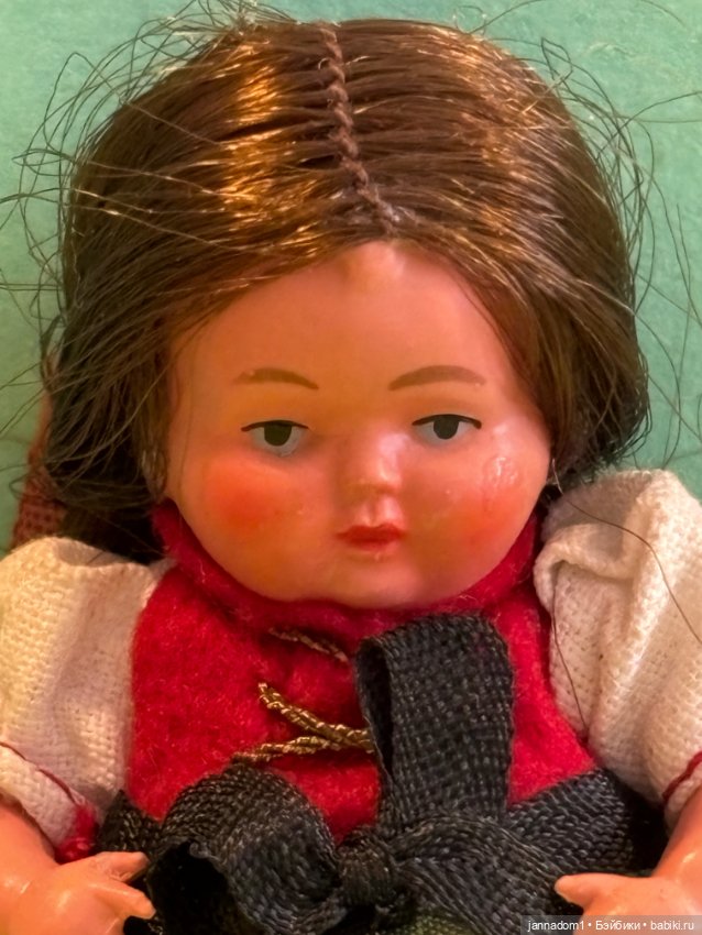 Целлулоидная куколка с косичками Schildkrot, высота 8 см
