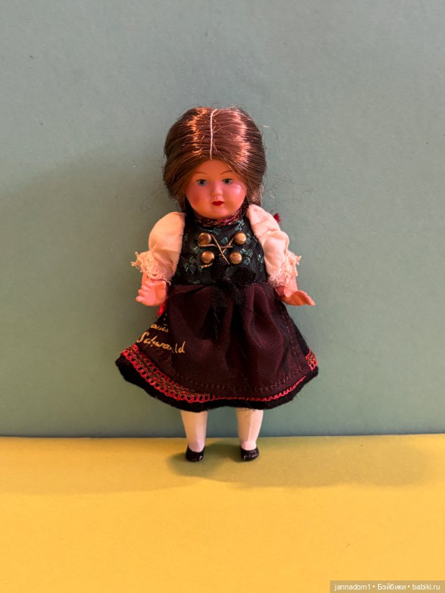 Целлулоидная куколка Schildkrot с косичками, высота 13 см