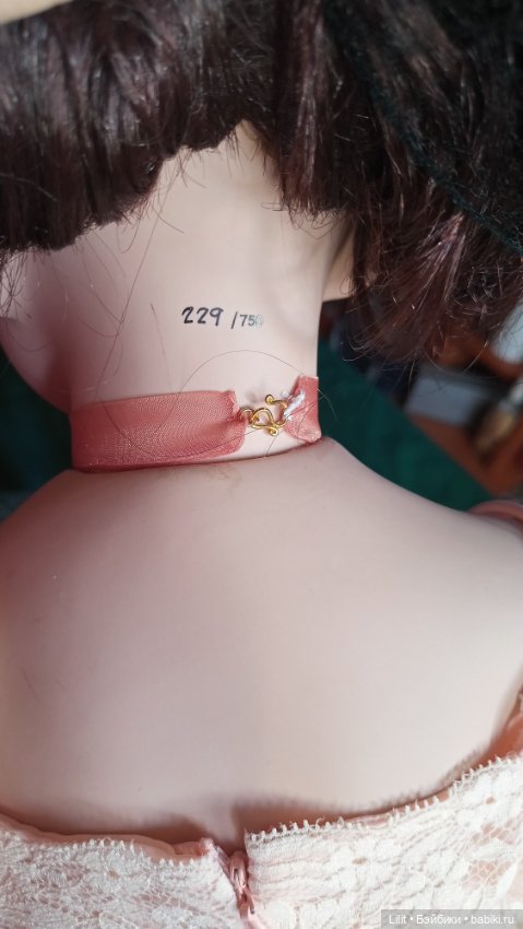 Девушка с задумчивым взглядом