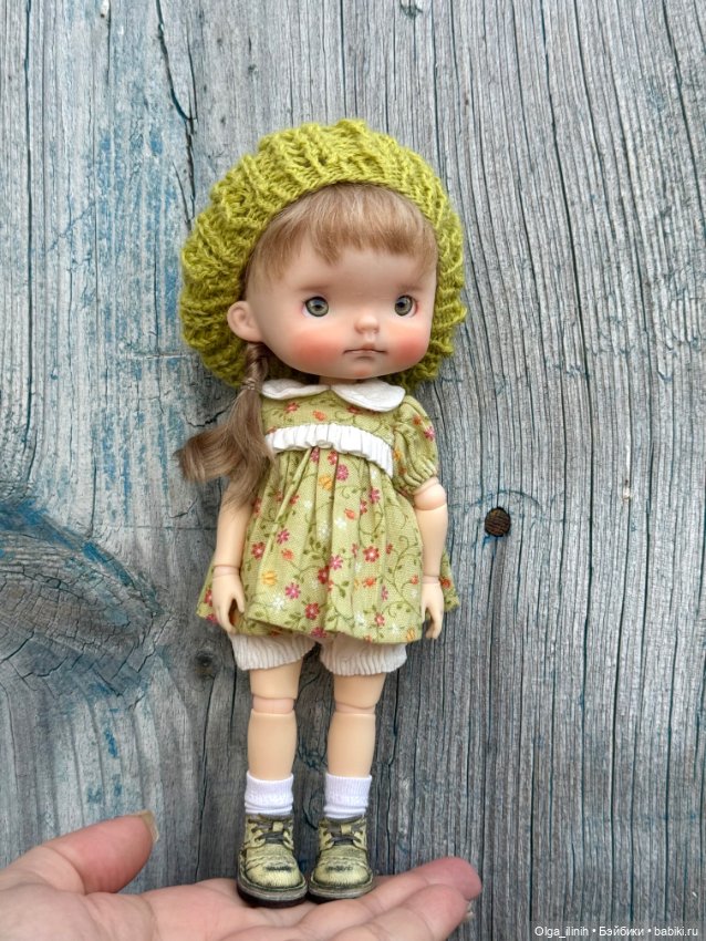 Милая девочка монст (monst) в поисках дома