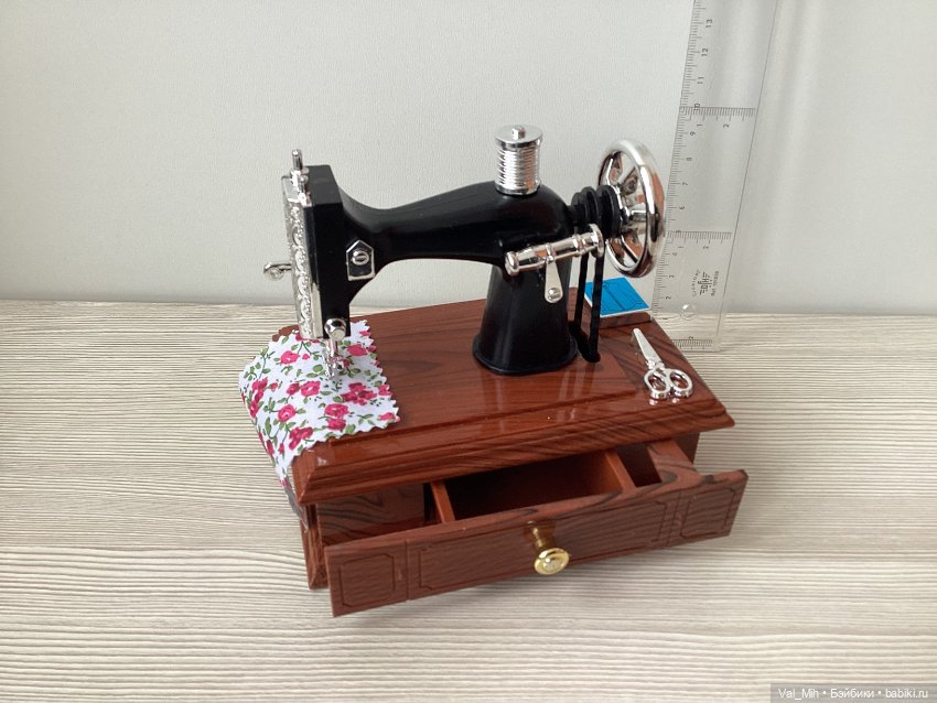 Швейная машинка — Аксессуары для кукольных фотосессий (фото 2)