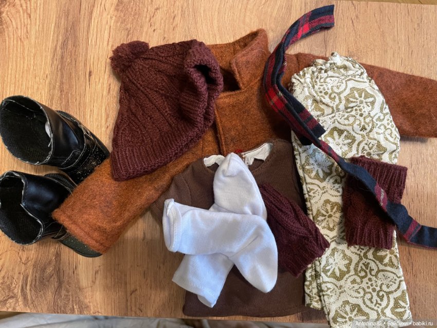 Аутфит Ханны с собачкой 2018, Шарлотты 2016 года