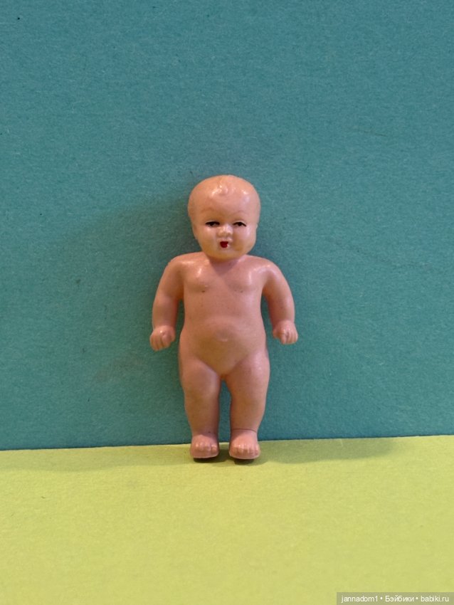 Целлулоидный маленький пупсик Minerva, высота 5 см