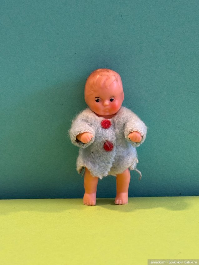 Резиновый пупсик Ari родом из ГДР, высота 6 см