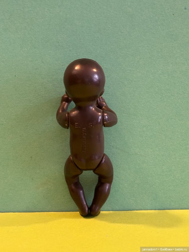 Немецкий пупсик негрик ES Emil Schwenk, высота 8 см (фото 6)