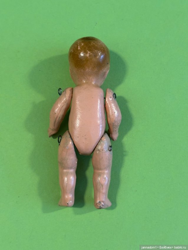 Фарфоровый немецкий пупсик с рельефными волосами, высота 8,5 см (фото 7)