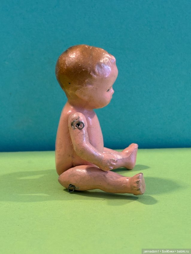 Фарфоровый немецкий пупсик с рельефными волосами, высота 8,5 см (фото 5)