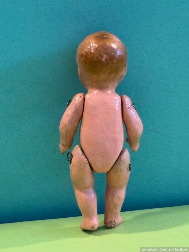 Фарфоровый немецкий пупсик с рельефными волосами, высота 8,5 см (фото 3)