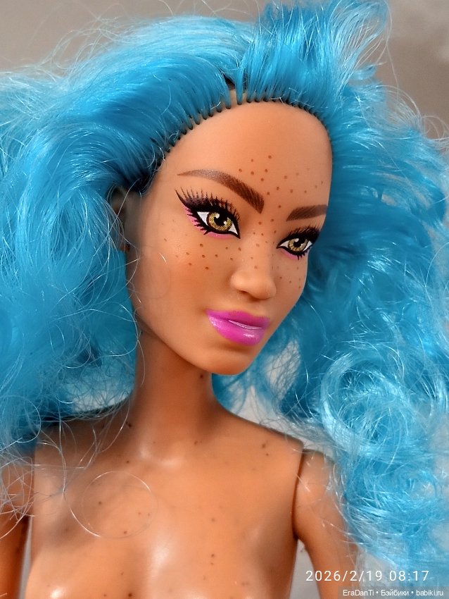 Гибрид из головы Barbie Extra #4 Zippered Bomber Jacket Doll на теле Fashionistas #108