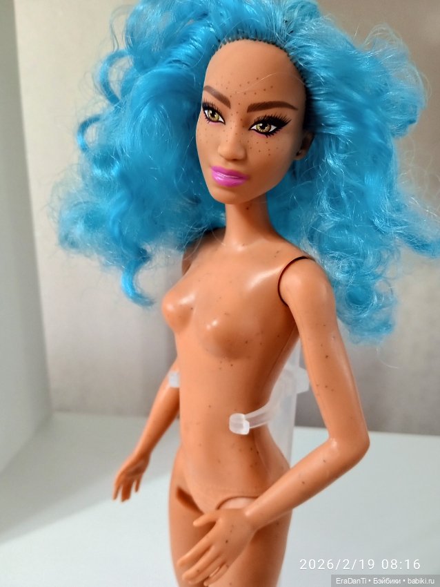 Гибрид из головы Barbie Extra #4 Zippered Bomber Jacket Doll на теле Fashionistas #108 (фото 7)