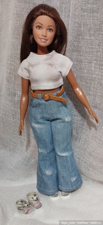 Джинсы клеш на Барби пышку