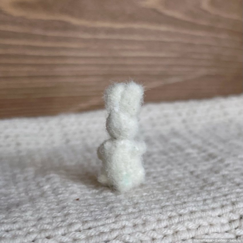 Микро зайчик. Игрушка для куклы (фото 2)