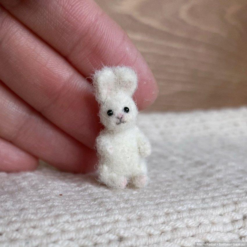 Микро зайчик. Игрушка для куклы (фото 5)