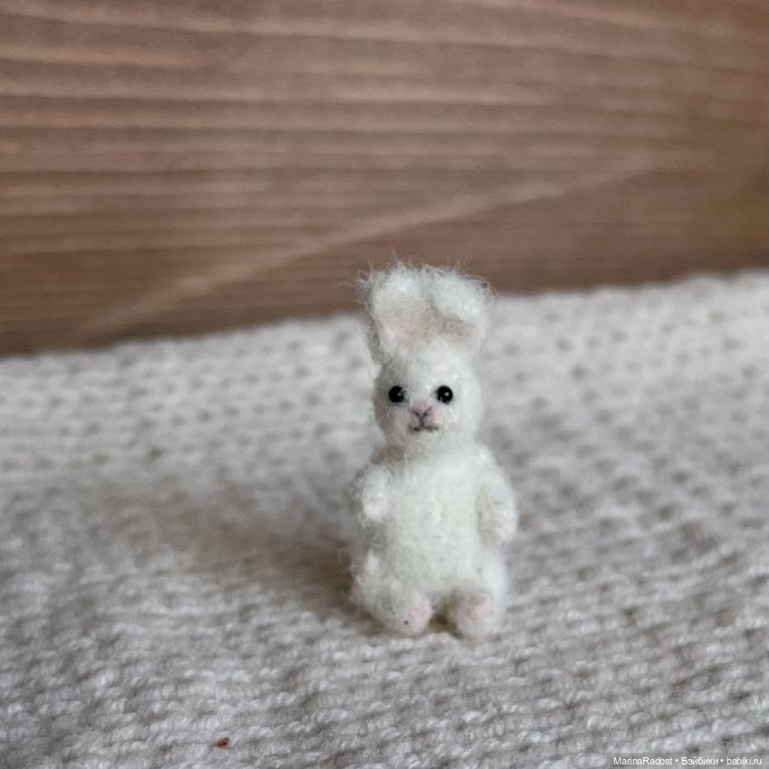 Микро зайчик. Игрушка для куклы (фото 3)