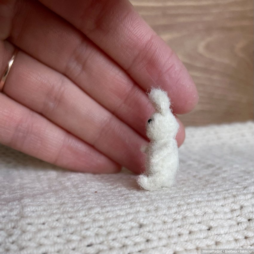 Микро зайчик. Игрушка для куклы (фото 4)