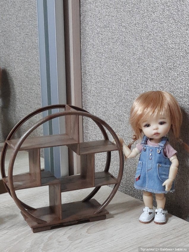 Полочка в кукольный домик