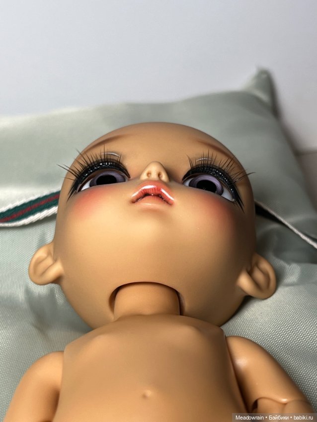 Lati Yellow Sophie Black Swan Latidoll (фото 7)