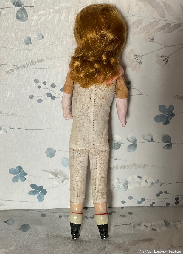 Дама приятной наружности из папье- маше