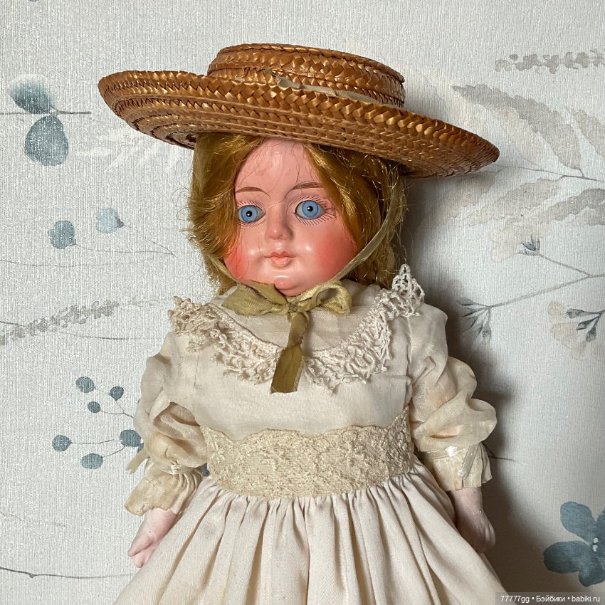 Дама приятной наружности из папье- маше