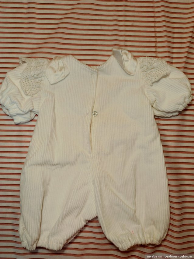 Боди белый вельвет, на реборна или старенькую куклу , пупса 50-55 см (фото 4)