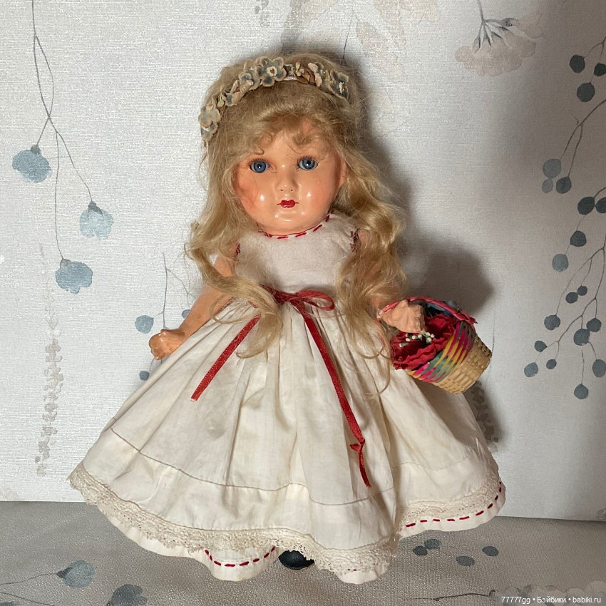 Дама приятной наружности из папье- маше