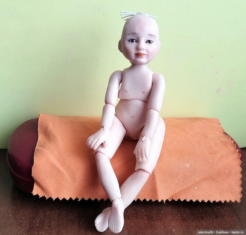 Маленькая шарнирная куколка Агния (фото 8)