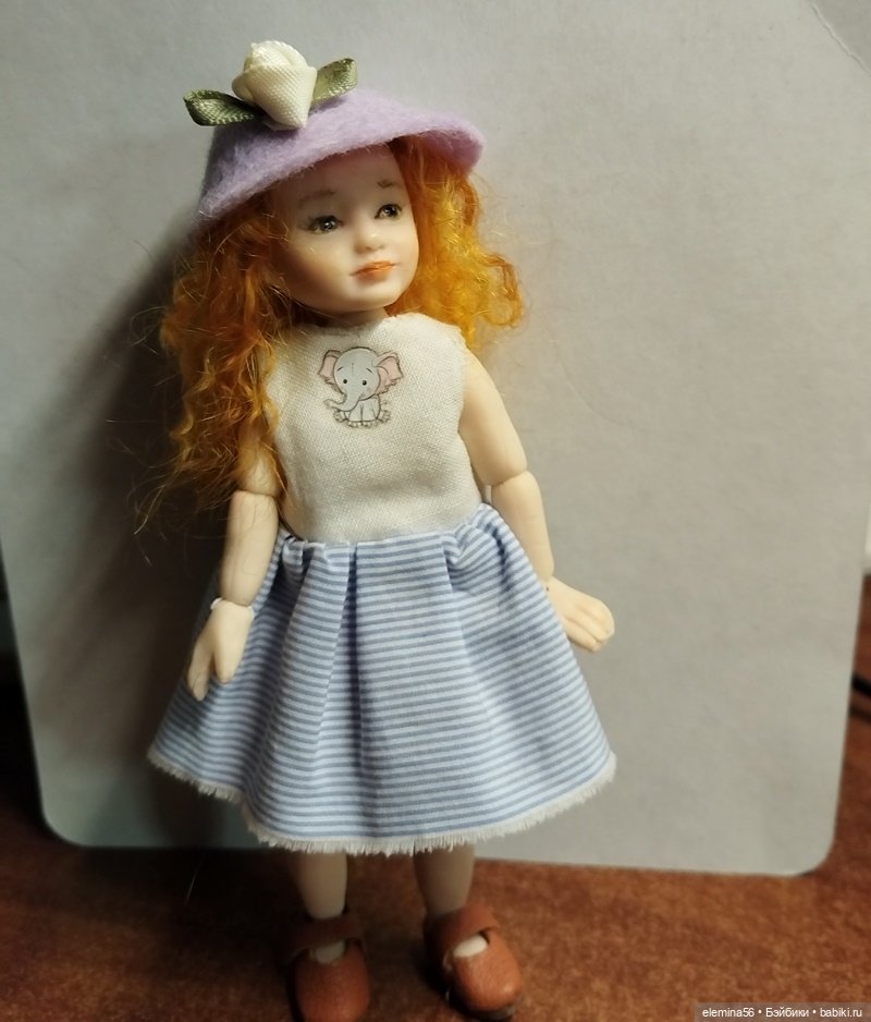 Маленькая шарнирная куколка Агния