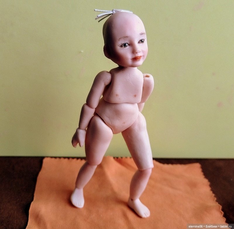 Маленькая шарнирная куколка Агния (фото 6)