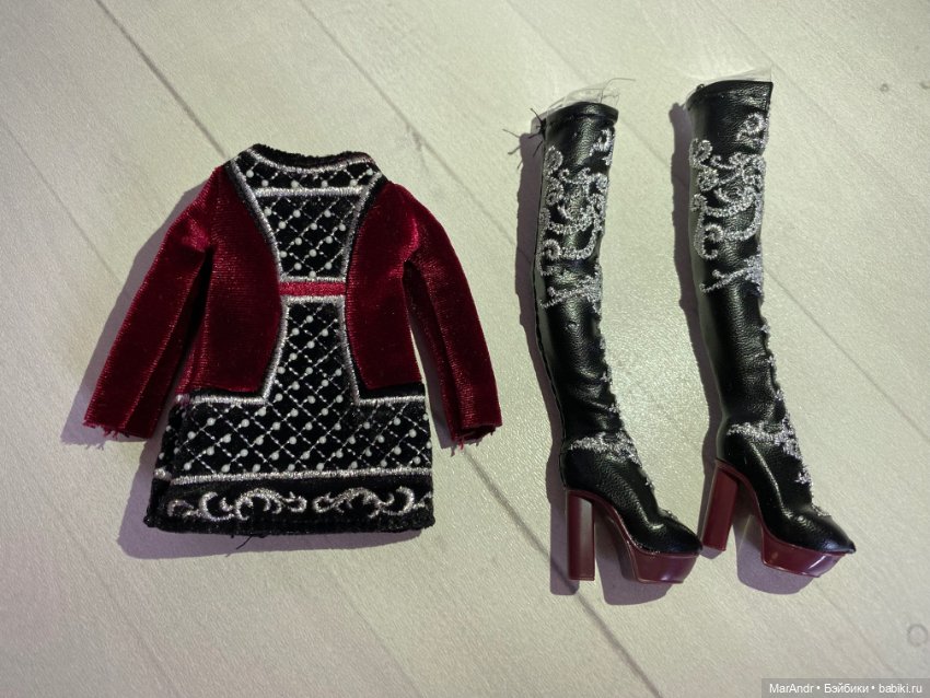 Комплект одежды Rainbow High Мила