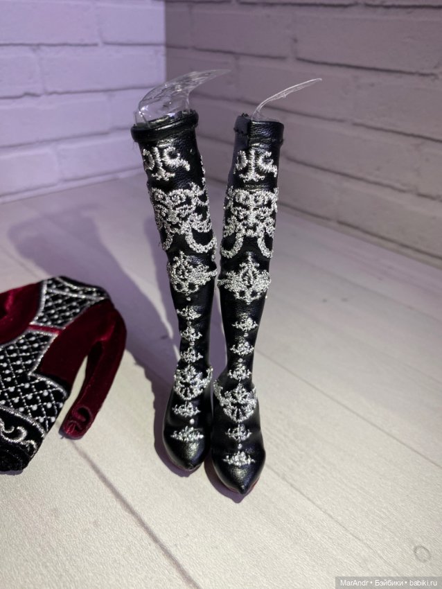 Комплект одежды Rainbow High Мила (фото 3)