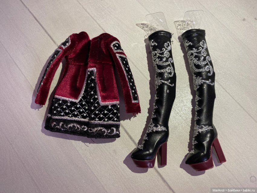 Комплект одежды Rainbow High Мила (фото 2)