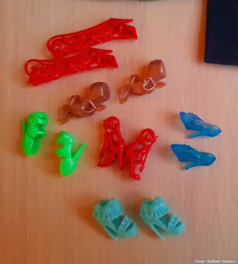 Лот кукол, одежды и обуви (фото 8)