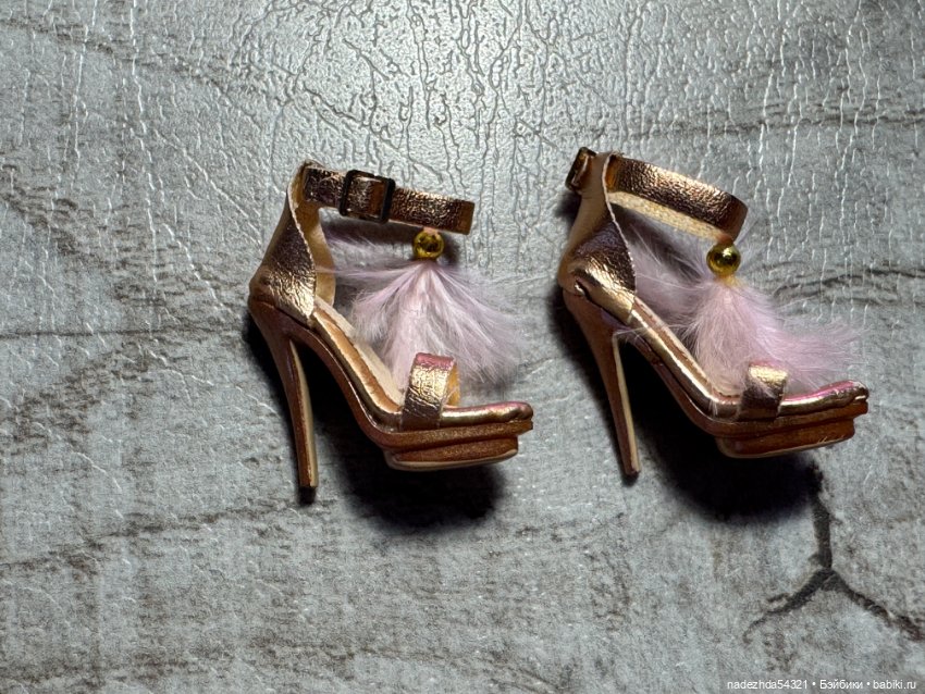 Золотые босоножки A Doll's Life Vanessa Perrin Integrity Toys