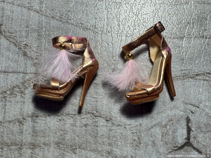 Золотые босоножки A Doll's Life Vanessa Perrin Integrity Toys (фото 2)