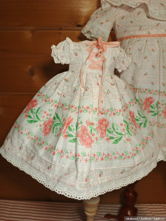 Платья на кукол сестричек (фото 3)