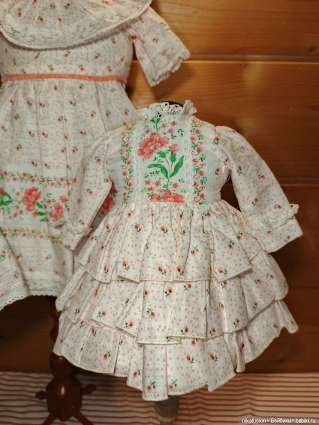 Платья на кукол сестричек (фото 4)