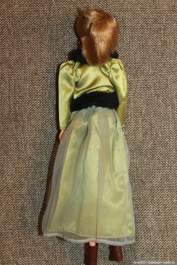 Винтажная Дженни с интересной прической (фото 6)