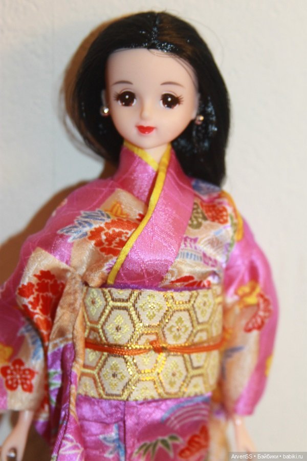Мисс Дженни (выпуск Хэйан 2001 года) в винтажном кимоно Такара (фото 2)