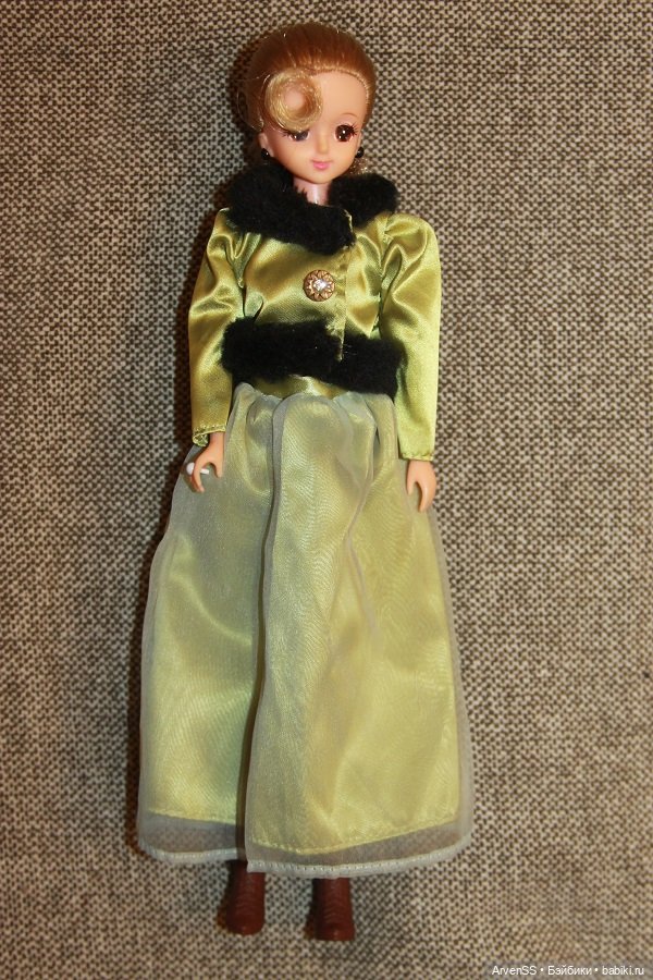 Винтажная Дженни с интересной прической (фото 4)