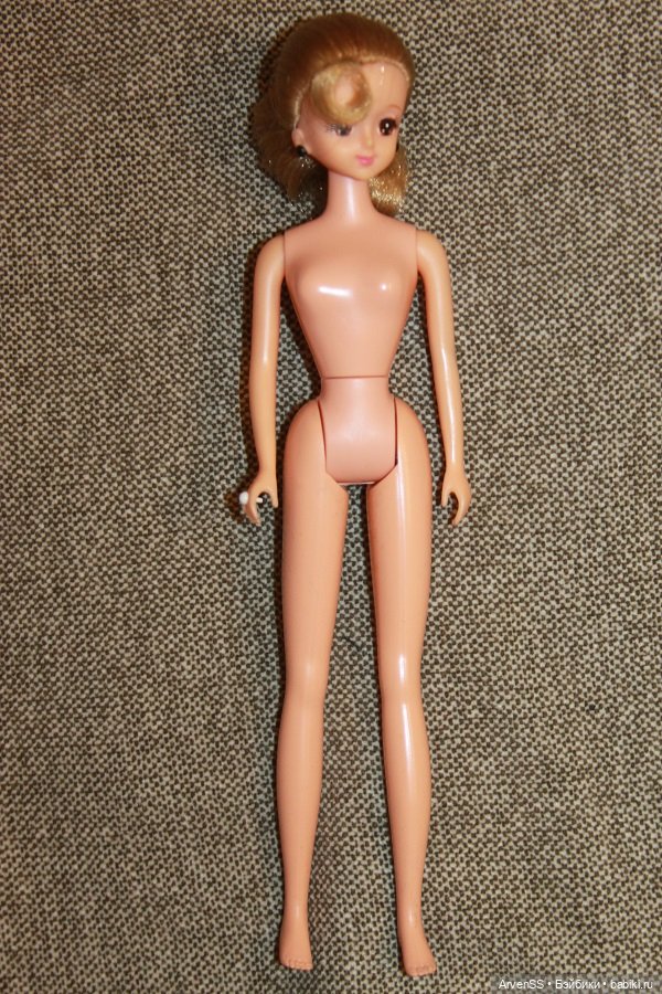 Винтажная Дженни с интересной прической (фото 7)