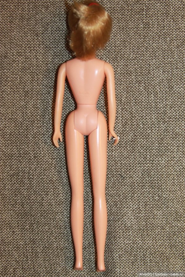 Винтажная Дженни с интересной прической (фото 8)